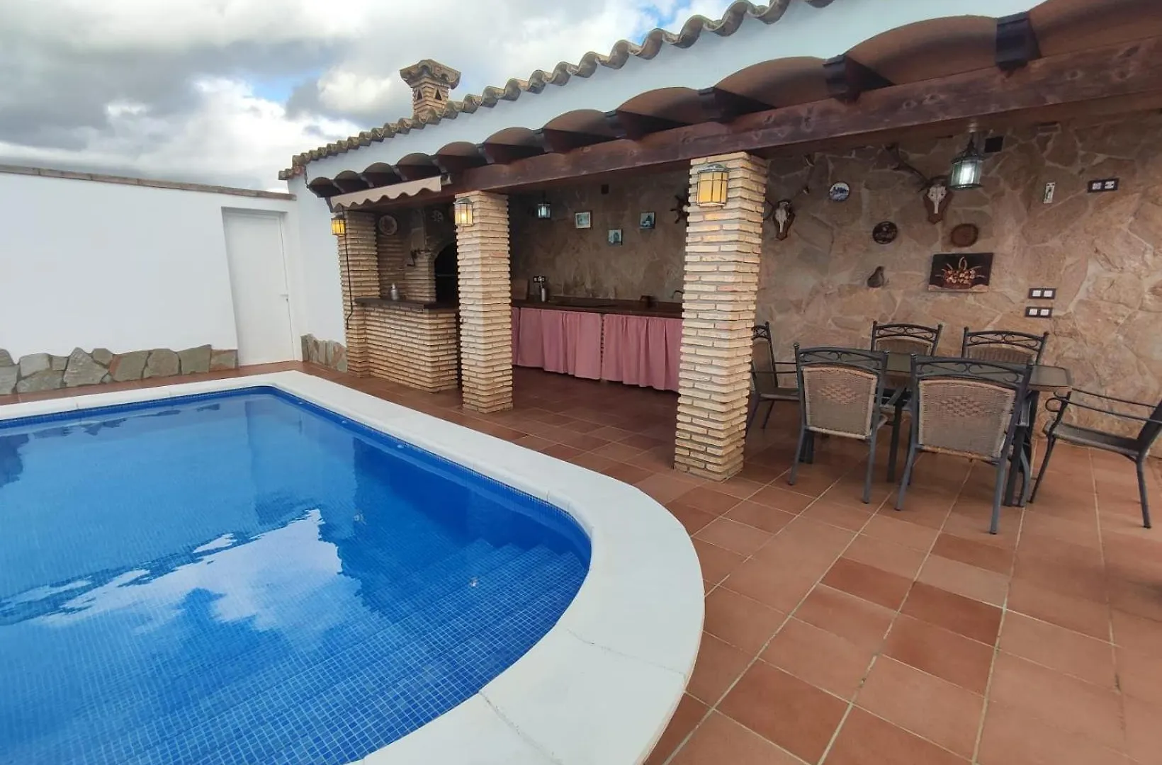 בית נופש קוניל דה לה פרונטרה Encantador Chalet Con Piscina ספרד
