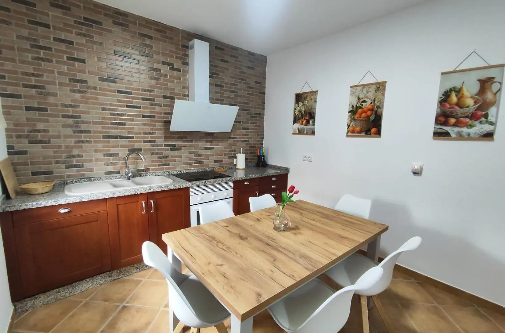 קוניל דה לה פרונטרה Encantador Chalet Con Piscina 0*, קוניל דה לה פרונטרה